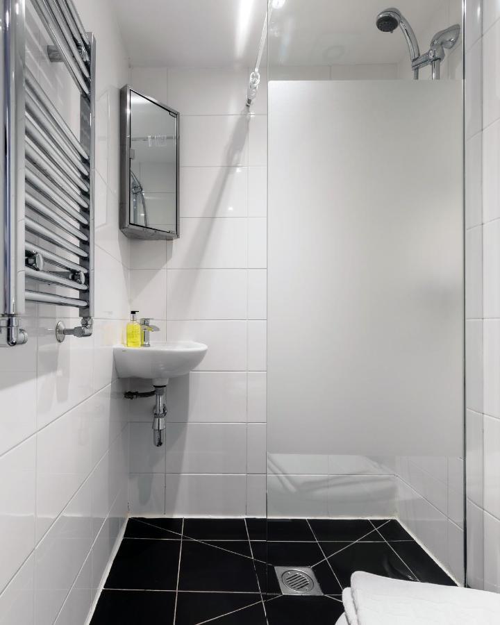 Modern Kensington Apartament