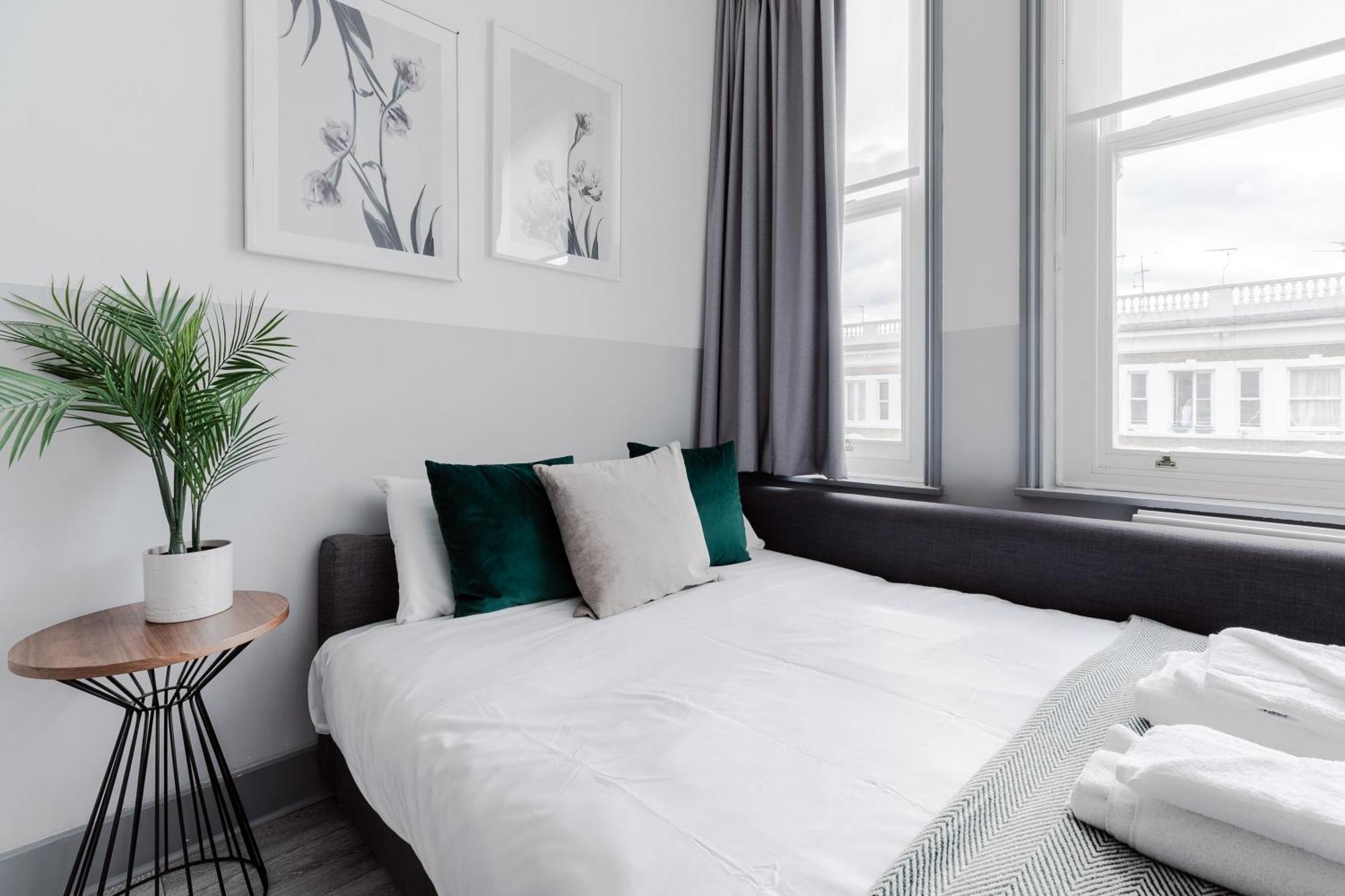 Modern Kensington Apartament