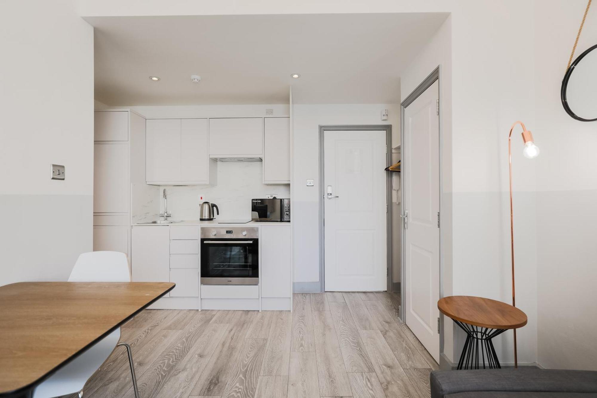 Modern Kensington Apartament