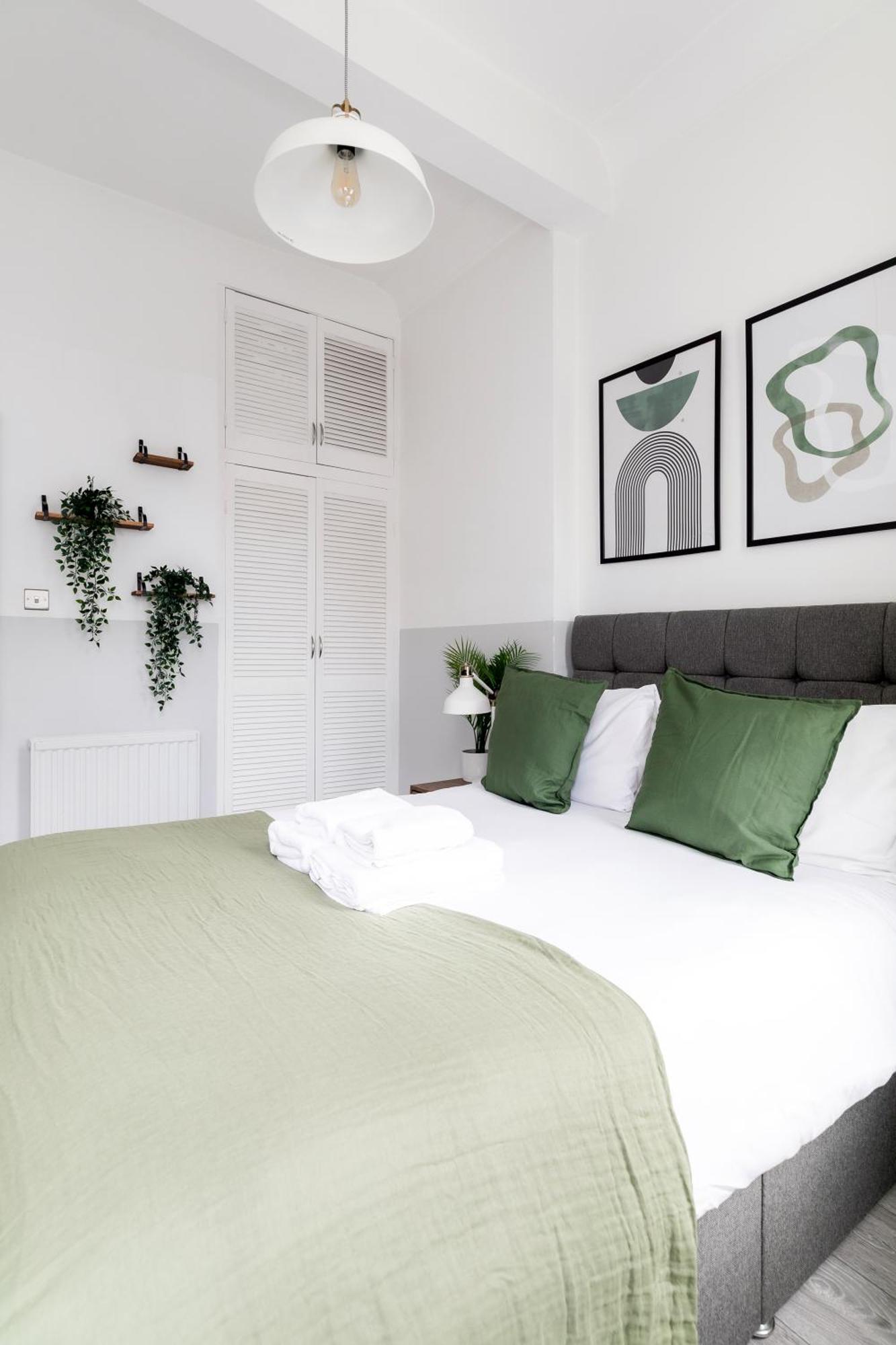 Modern Kensington Apartament